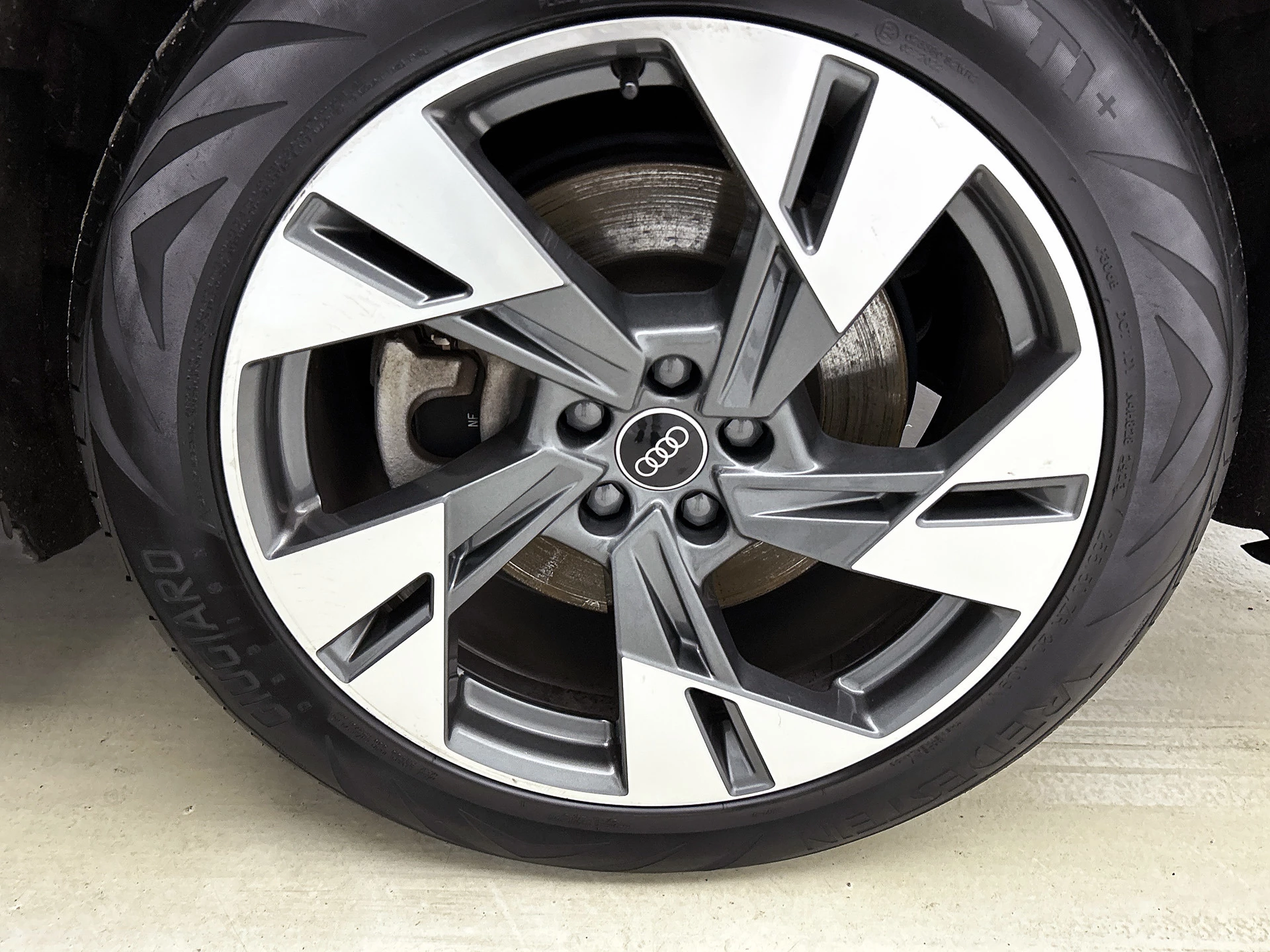 Hoofdafbeelding Audi e-tron