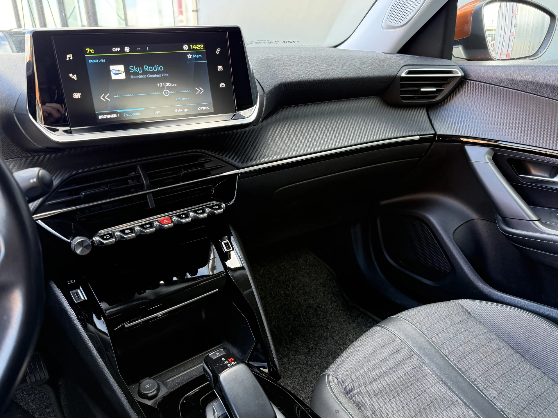 Hoofdafbeelding Peugeot e-2008