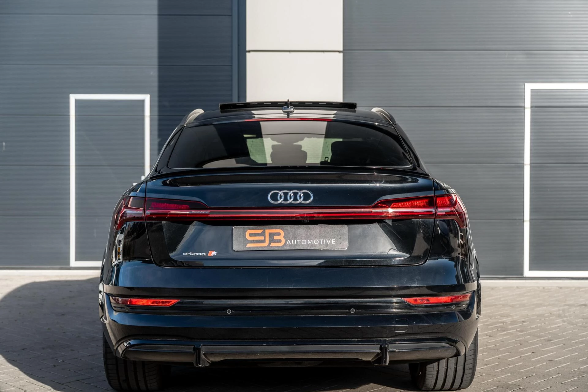 Hoofdafbeelding Audi e-tron