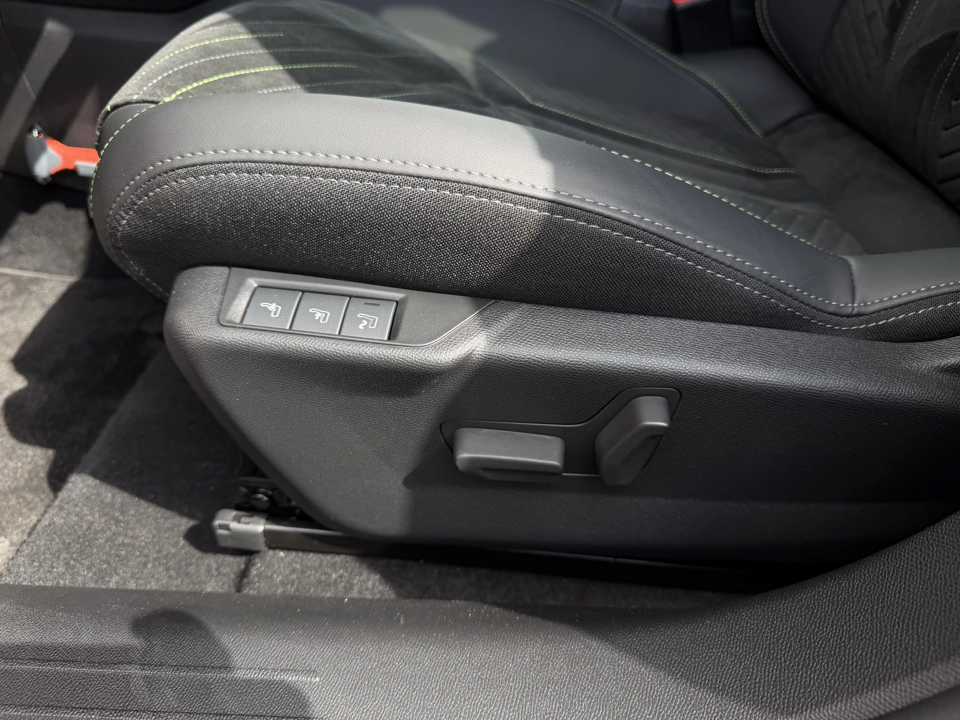 Hoofdafbeelding Peugeot e-208