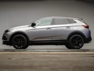 Hoofdafbeelding Opel Grandland X Opel GRANDLAND X 1.2 Turbo Innovation Sport (APPLE CARPLAY,NAVI,LED,CRUISE,CLIMATE,LANE ASSIST,KEYLESS,GETINT,TREKHAAK,PDC,CAMERA)