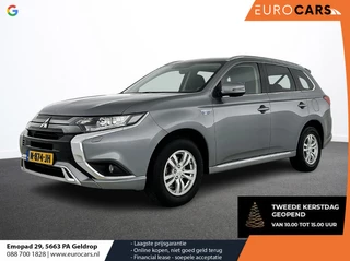 Mitsubishi Outlander 2.4 PHEV 165kW Pure Auto. Trekhaak Navigatie Apple Carplay/Android Auto Camera Parkeersensoren Cruise Control Stoelverwarming Climate Control Lichtmetalen velgen Getinte ramen