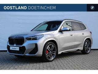 BMW X1 xDrive25e High Executive M Sport Automaat / Panoramadak / Trekhaak / Sportstoelen / M Adaptief onderstel / Comfort Access / Adaptieve LED / Head-Up / Harman-Kardon