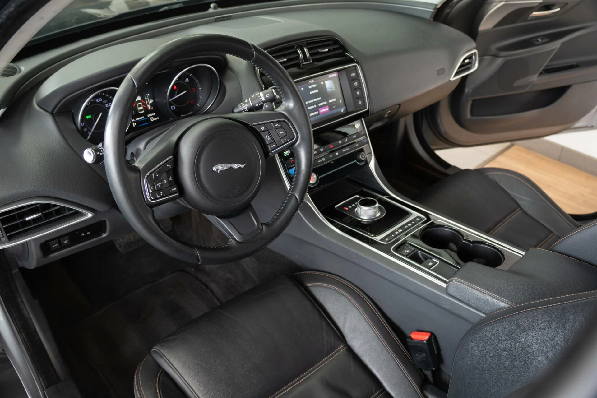 Hoofdafbeelding Jaguar XE