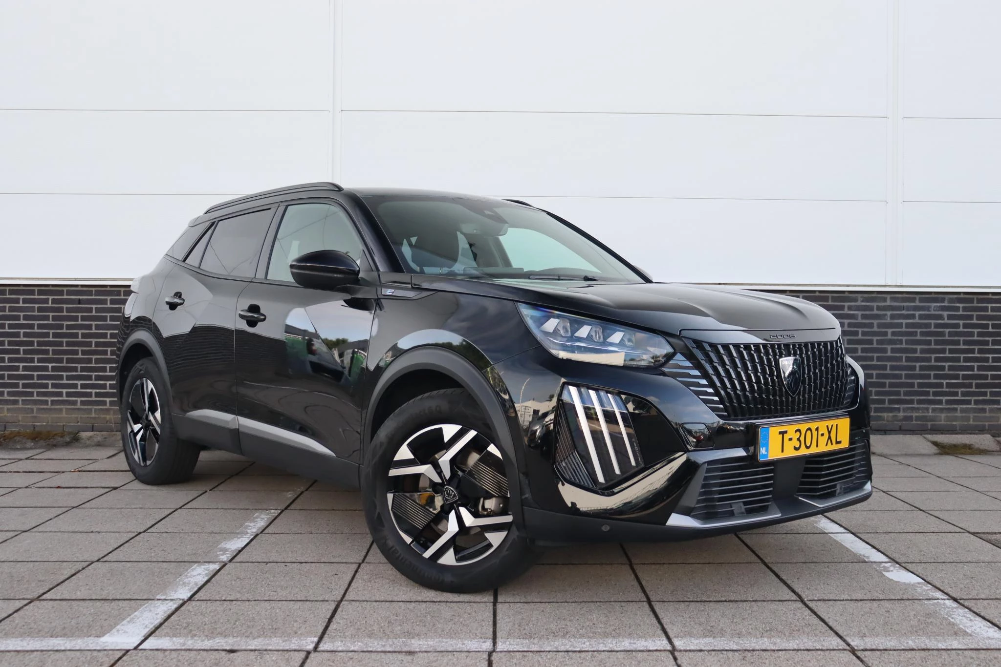 Hoofdafbeelding Peugeot e-2008