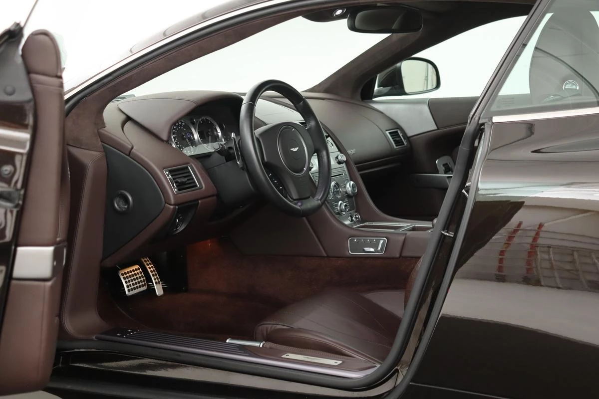 Hoofdafbeelding Aston Martin V12 Virage