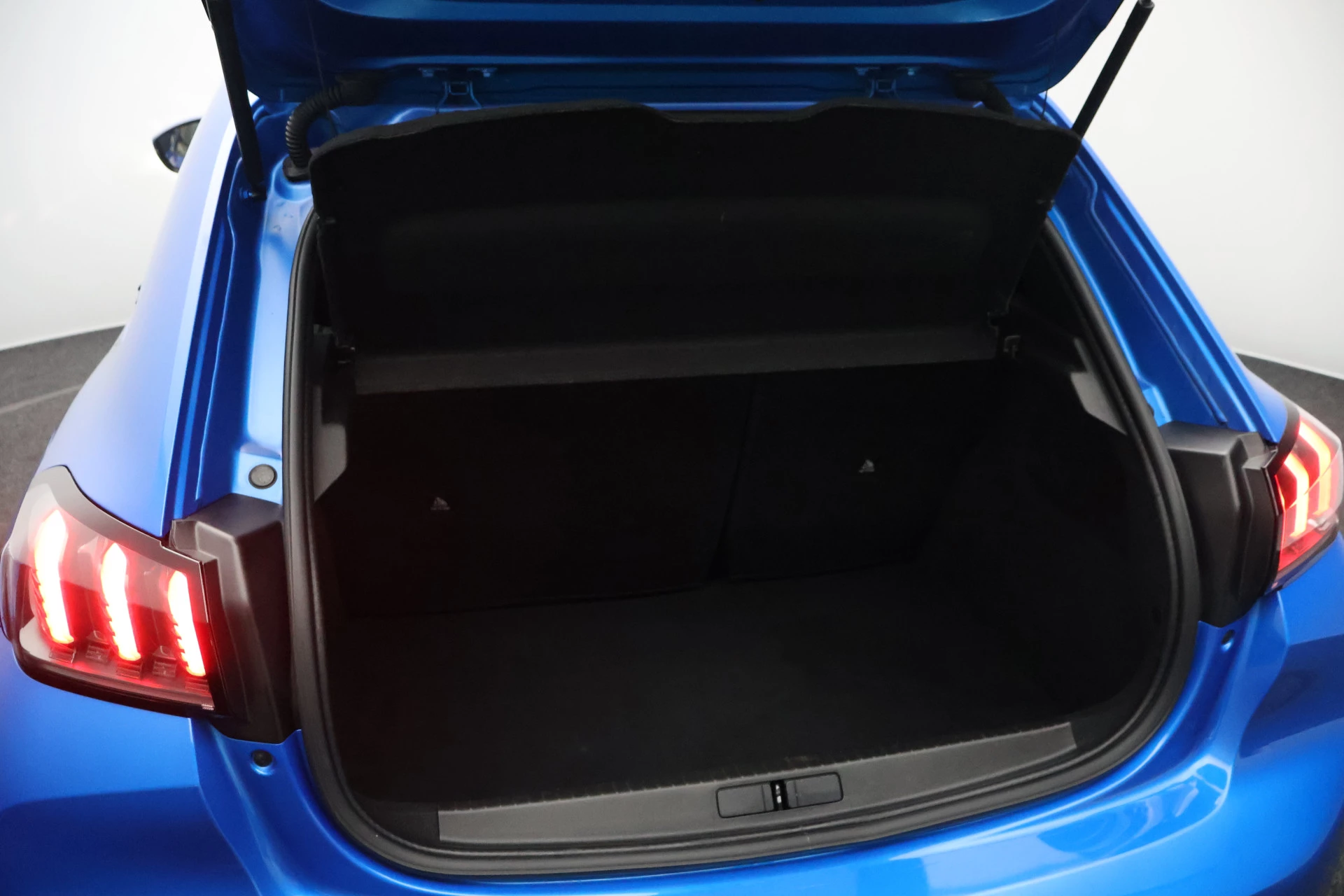 Hoofdafbeelding Peugeot e-208