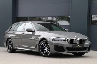BMW 5-serie Touring 530e M-SPORT ShadowLine Leder AppleCarplay Led trekhaak Stoel/stuur verwarming WLAN Dab+ Uitstraling 110000KM BJ2021