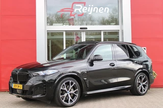 BMW X5 xDrive50e 490PK M-SPORT LAUNCH EDITION | PANORAMA SCHUIF/KANTEL DAK "SKY LOUNGE" | COMFORT STOELEN ELEKTRISCH VERSTELBAAR MET GEHEUGENFUNCTIE EN VERWARMBAAR VOOR EN ACHTER | LEDEREN BEKLEDING BMW INDIVIDUAL ZWART | EDELHOUT INTERIEURLIJSTEN | RIJASSISTENT-SYSTEEM DRIVING ASSISTANT PROFFESIONAL MET O.A. DODEHOEK DETECTIE EN ADAPTIVE CRUISE CONTROL | TRAVEL PAKKET | INNOVATIE-PAKKET: PARKEERASSISTENT-PAKKET PROFESSIONAL/ADAPTIEVE LED KOPLAMPEN/HARMAN/KARDON AUDIO SYSTEM/BMW LIVE PROFESSIONAL/RIJASSISTEN-SYSTEEM BMW GESTURE CONTROL/RIJSTROOK ASSISTENT/RIJSTROOKWISSEL ASSISTENT/BOTSWAARSCHUWING/RIJASSISTENT ACHTERBOTSING | DRAADLOZE APPLE CARPLAY/ANDROID AUTO | NAVIGATIE | 360° CAMERA | GEKOELDE BEKERHOUDERS | LUCHTVERING | DRAADLOZE TELEFOONLADER | ELEKTRISCH BEDIENBARE ACHTERKLEP | HEAD UP DISPLAY |