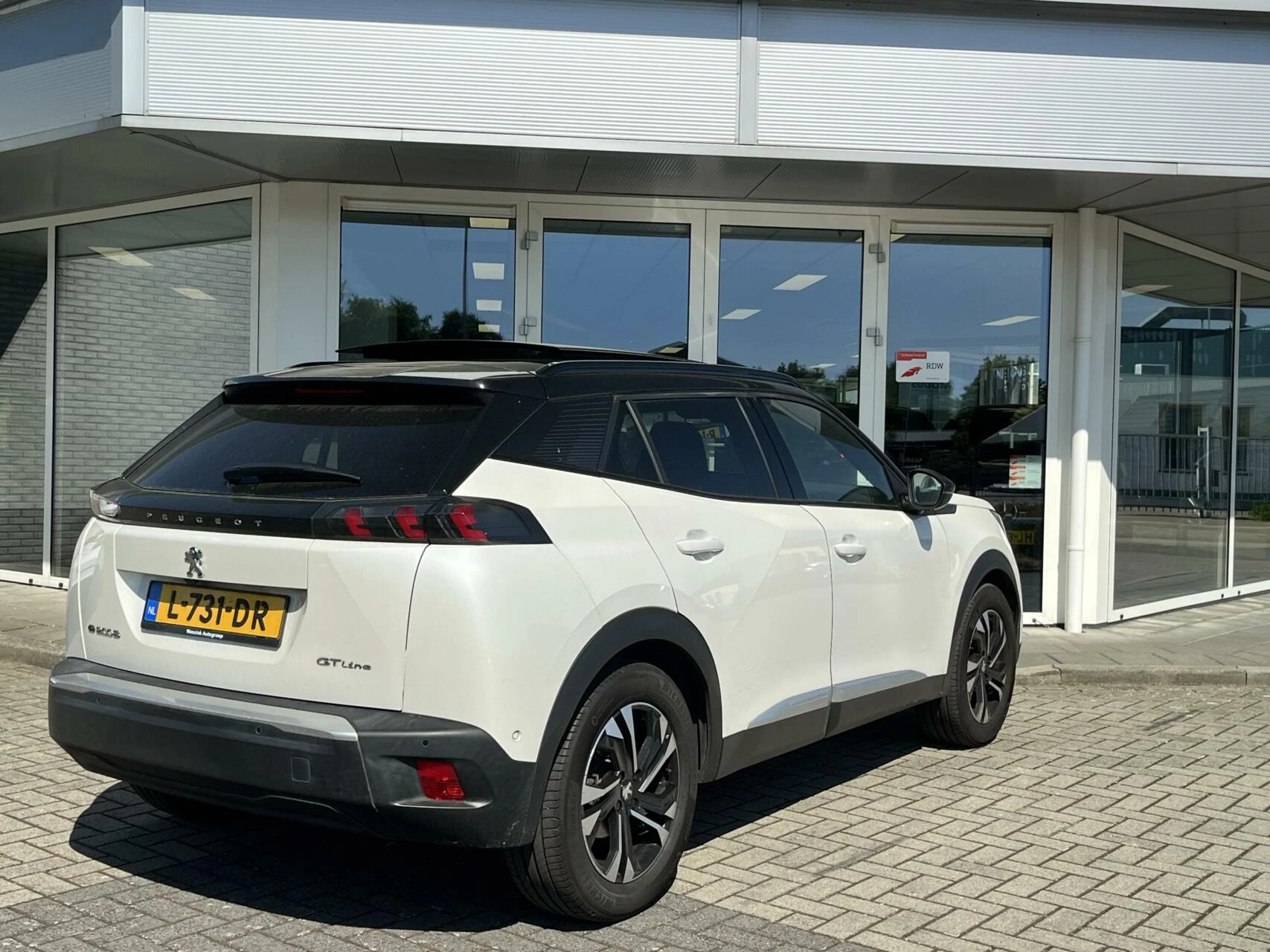 Hoofdafbeelding Peugeot e-2008