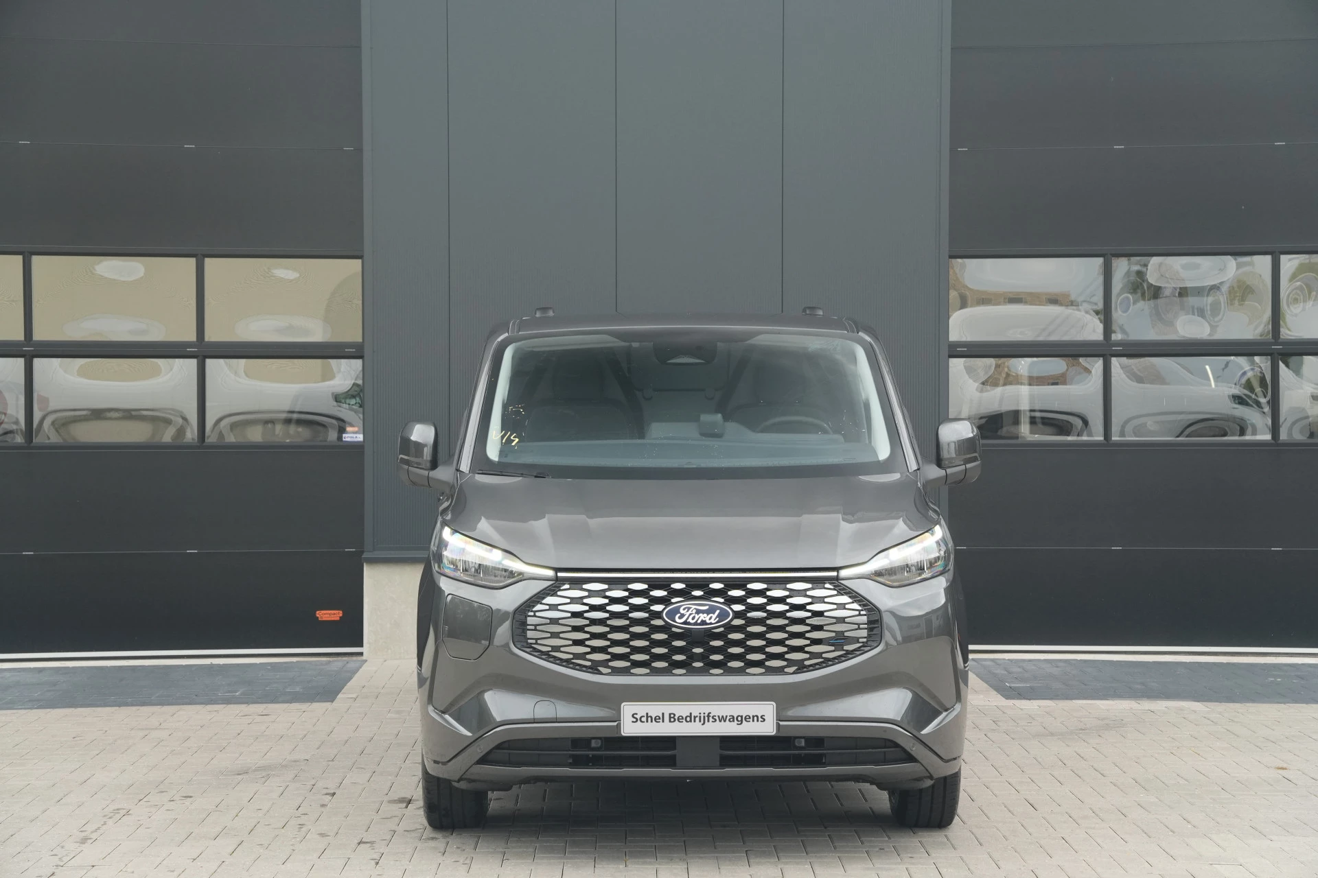 Hoofdafbeelding Ford E-Transit Custom
