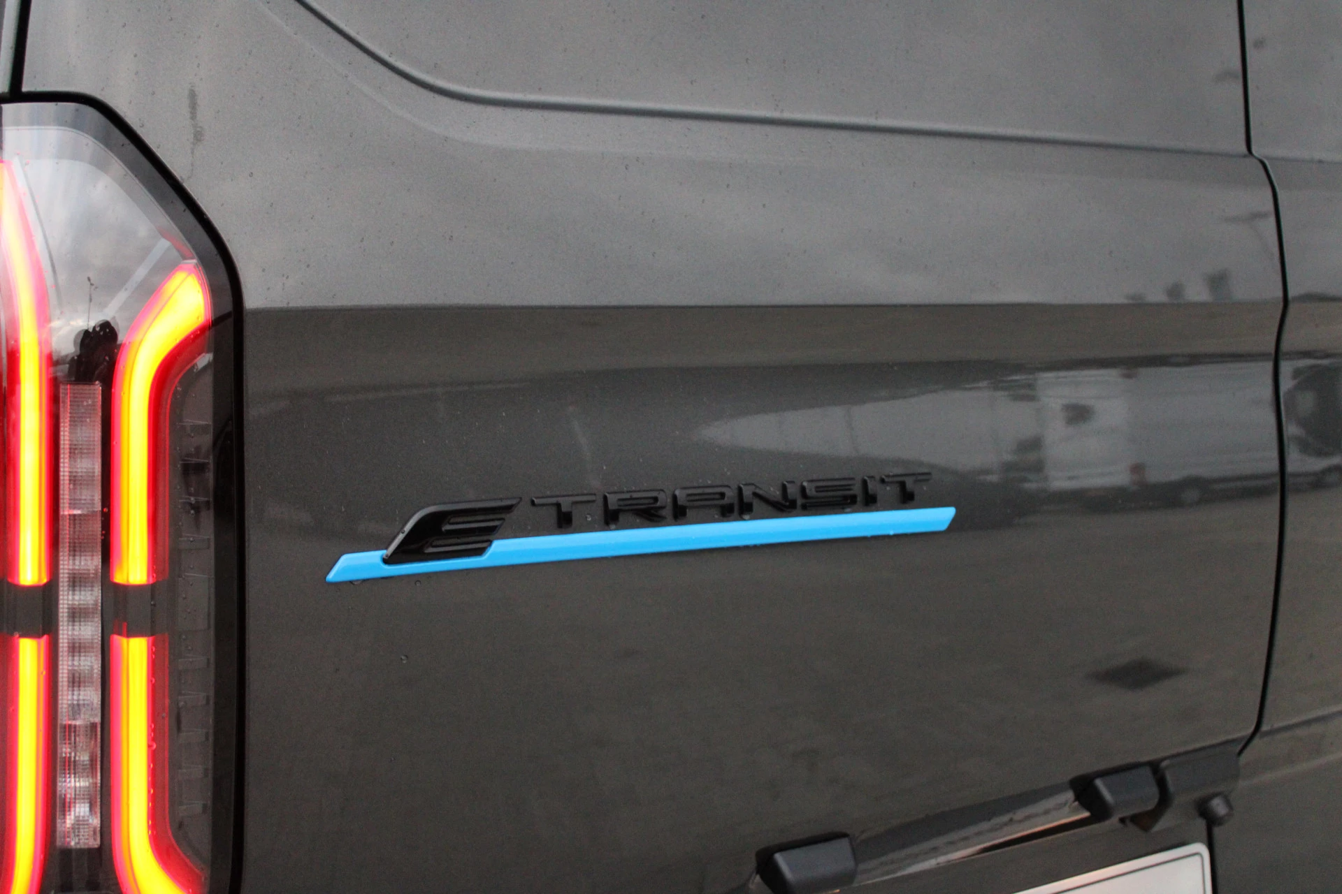 Hoofdafbeelding Ford E-Transit Custom