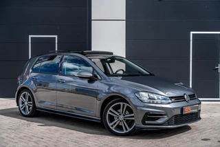 Hoofdafbeelding Volkswagen Golf Volkswagen Golf 1.0 TSI Highline R Line Cam|Carplay|Pano|VOL