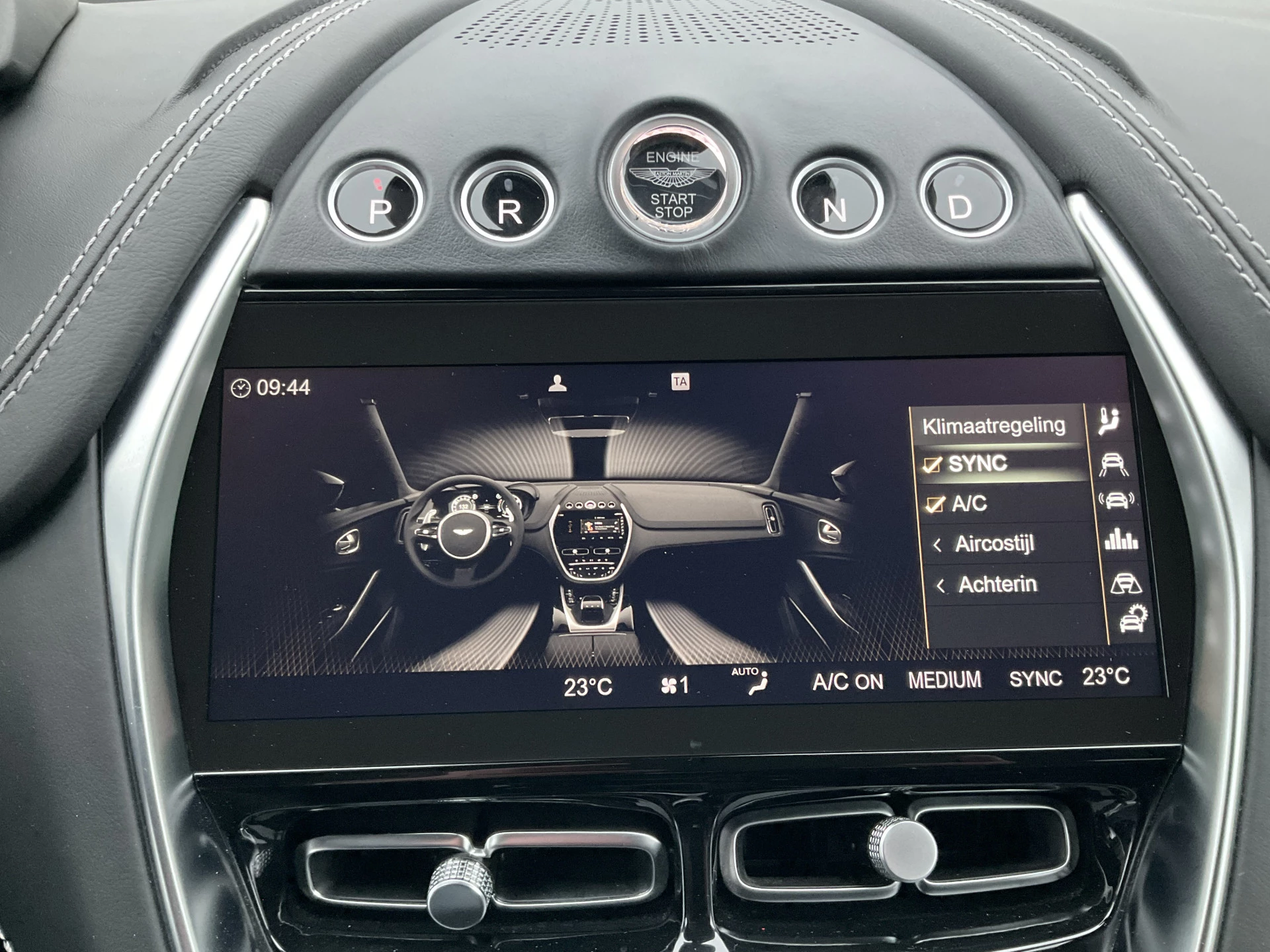 Hoofdafbeelding Aston Martin DBX