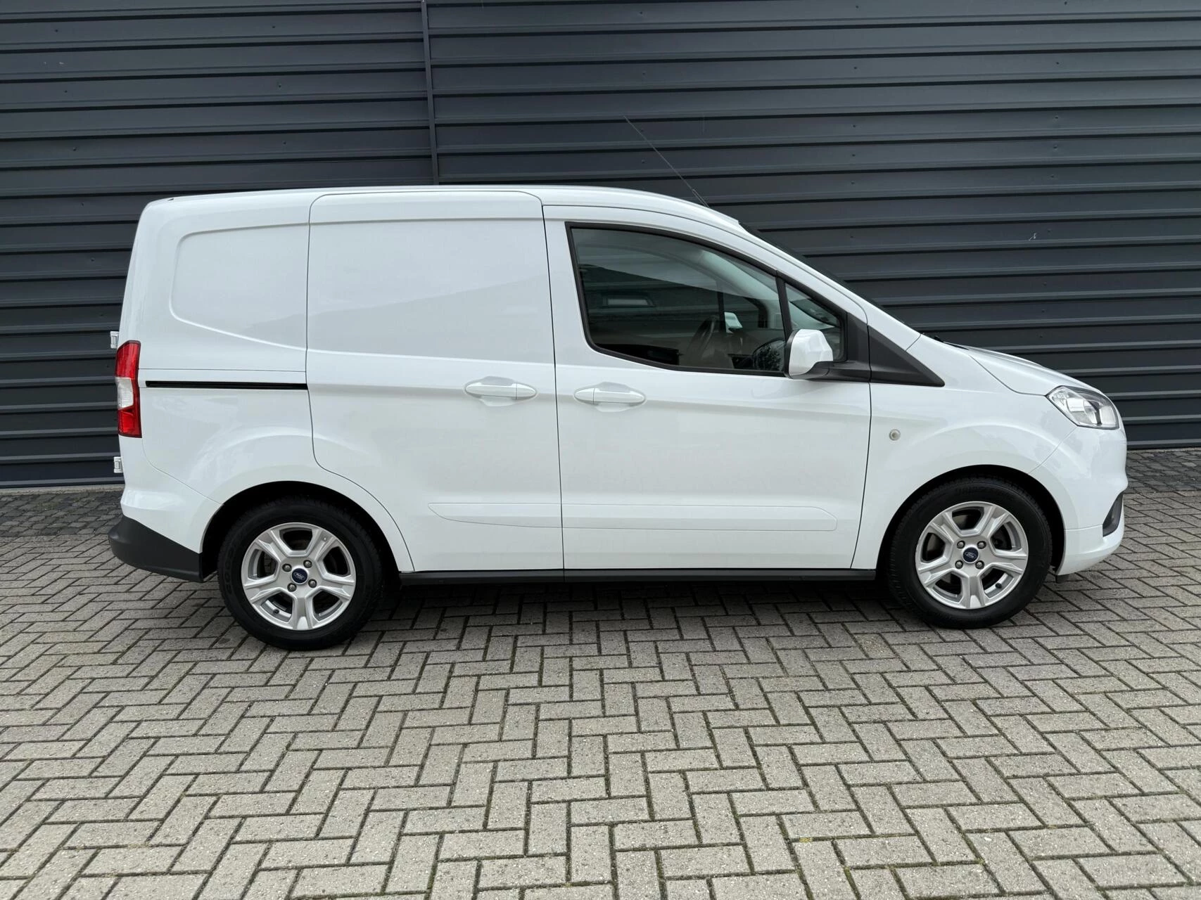 Hoofdafbeelding Ford Transit Courier