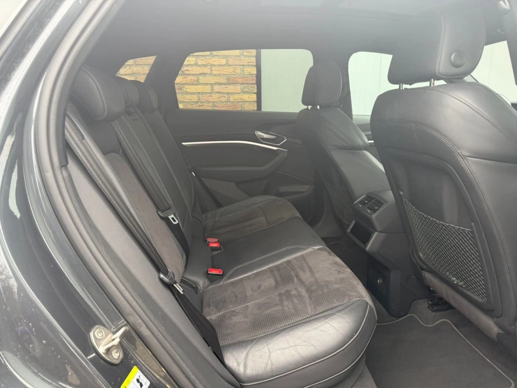 Hoofdafbeelding Audi e-tron