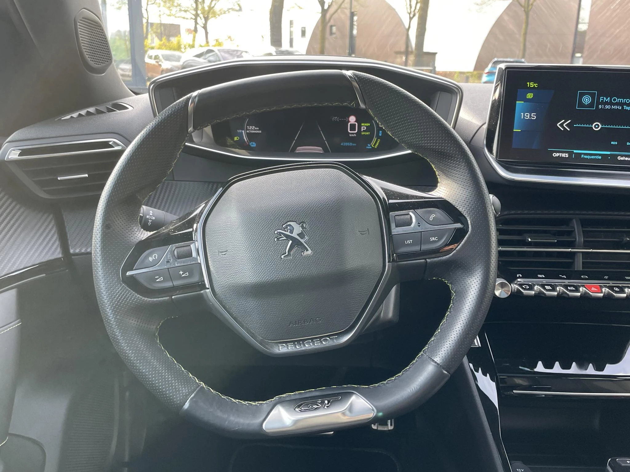 Hoofdafbeelding Peugeot e-2008