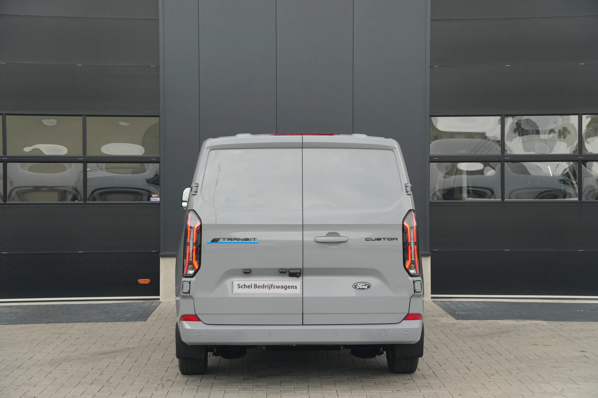 Hoofdafbeelding Ford E-Transit Custom