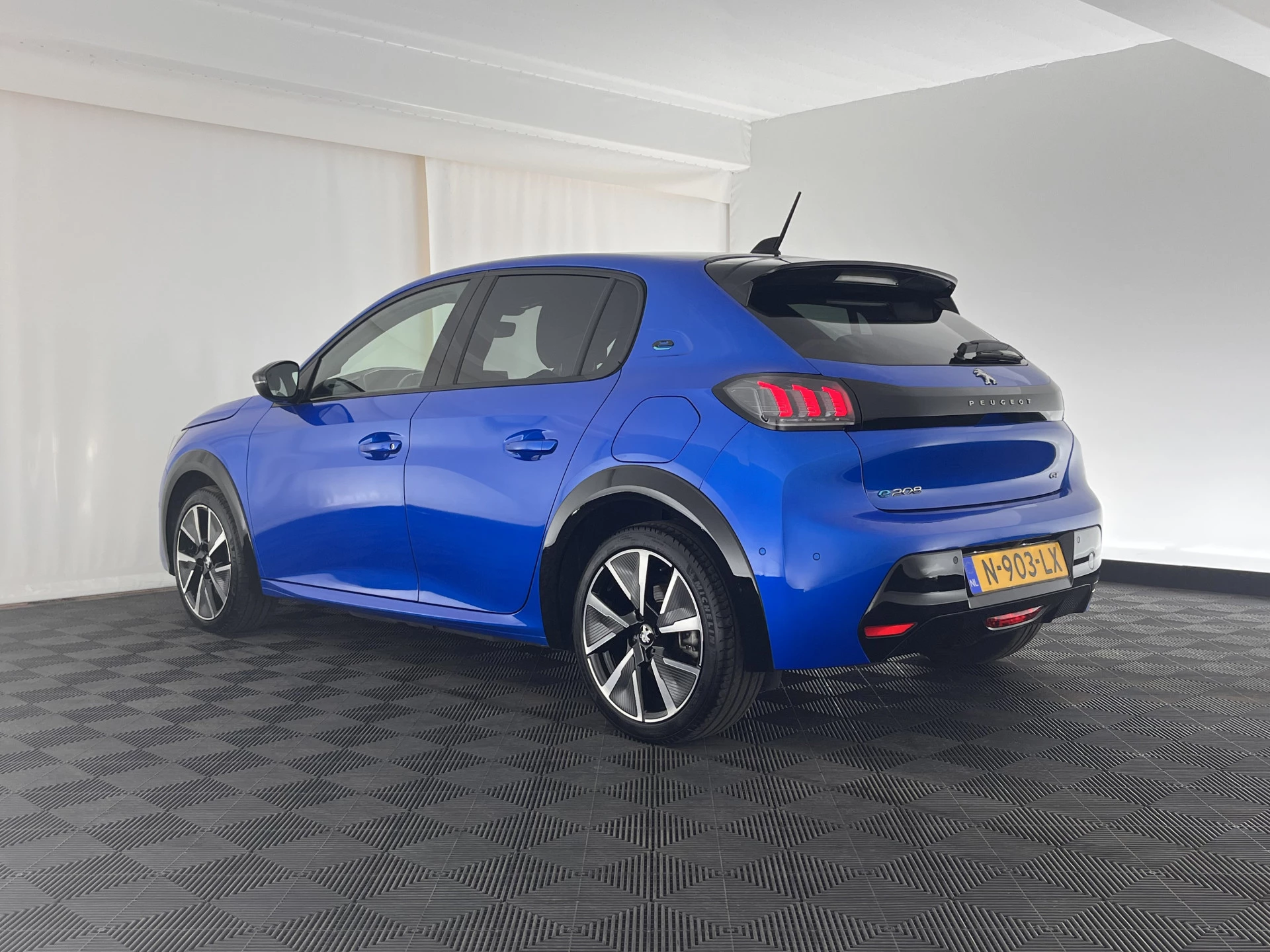 Hoofdafbeelding Peugeot e-208