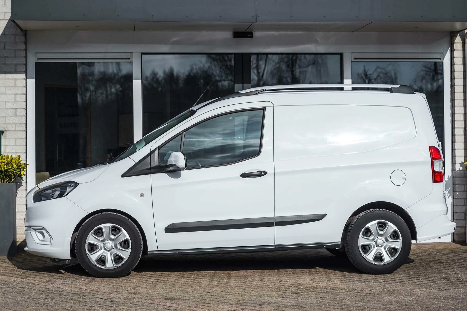 Hoofdafbeelding Ford Transit Courier