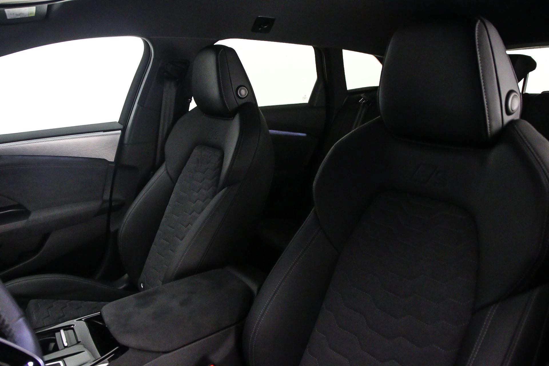 Hoofdafbeelding Audi A6 Avant e-tron