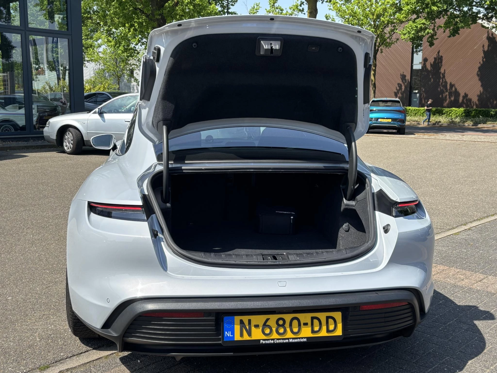 Hoofdafbeelding Porsche Taycan