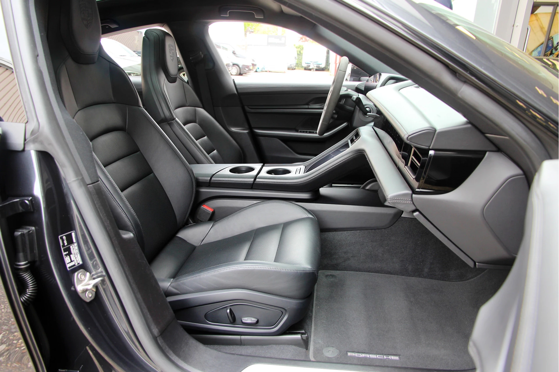 Hoofdafbeelding Porsche Taycan