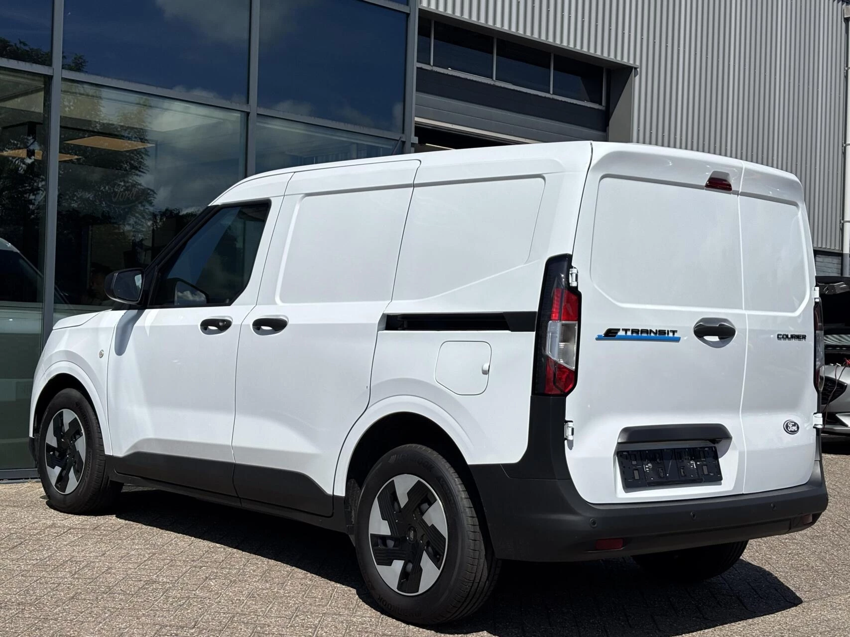 Hoofdafbeelding Ford E-Transit Courier