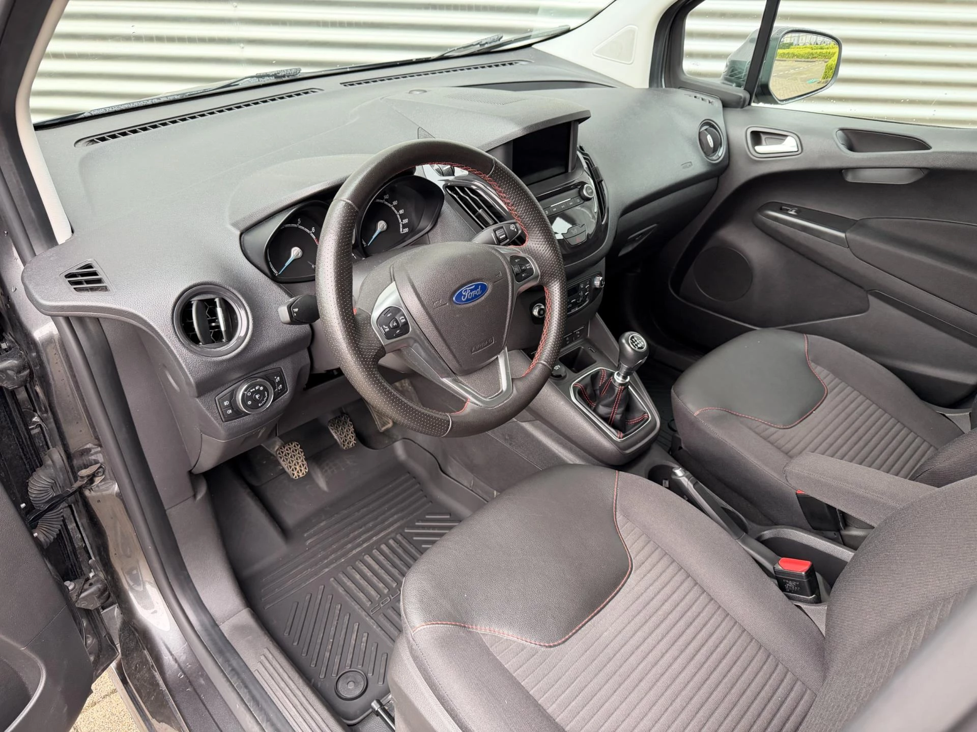 Hoofdafbeelding Ford Transit Courier