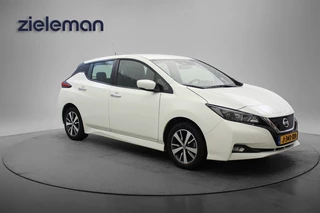 Hoofdafbeelding Nissan Leaf Nissan Leaf Acenta 40 kWh - Carplay, Navi, Cruise, Camera, Clima, Stoelverw.