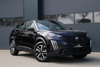 Peugeot e-2008 EV Active 54 kWh |Warmtepomp|3 Fase| AppleCarplay|Camera| PrivacyGlass 42000KM BJ2024