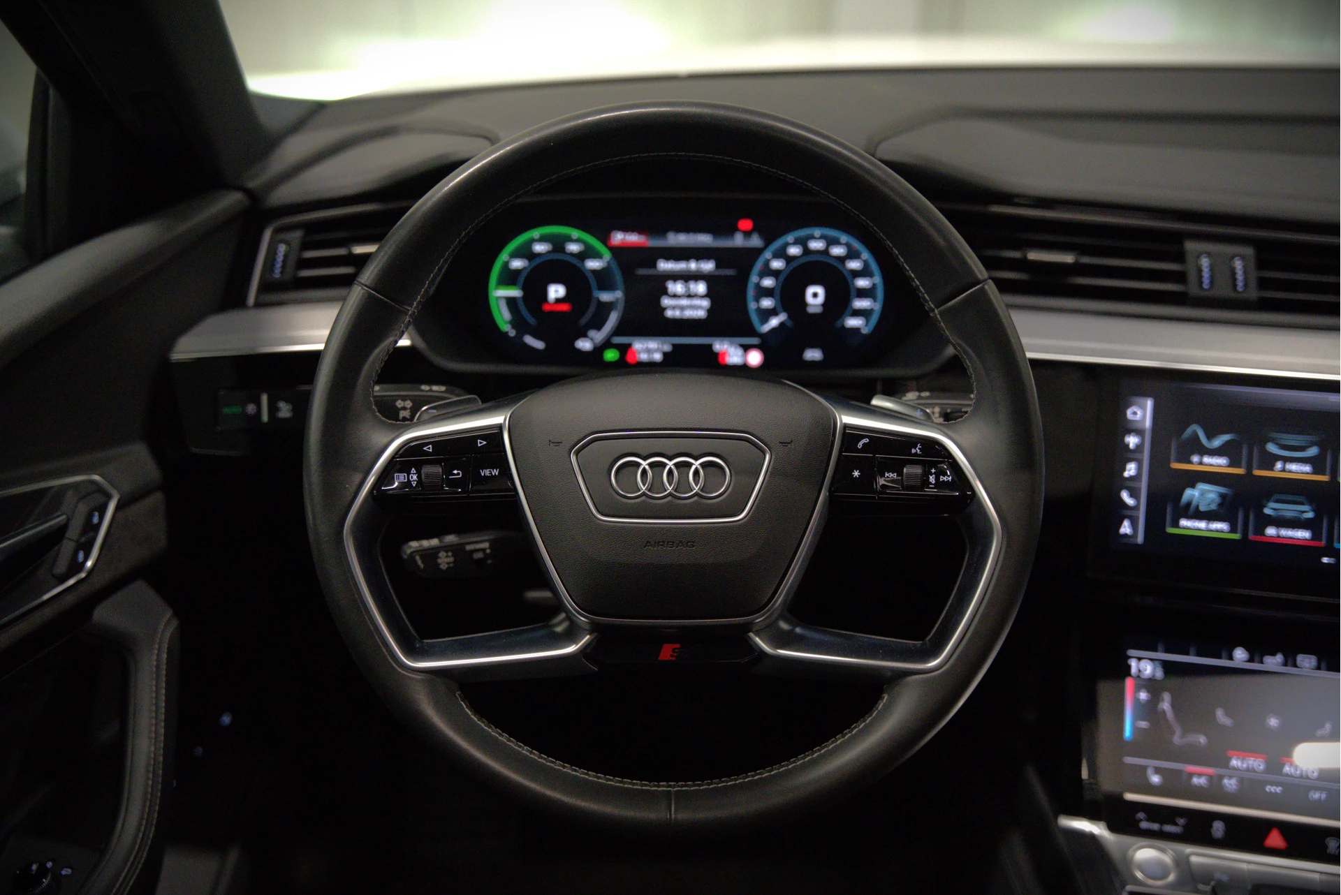 Hoofdafbeelding Audi e-tron
