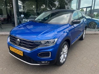 Volkswagen T-Roc 1.5 TSI Sport 150 PK Adap.cruise Carplay zwart dak