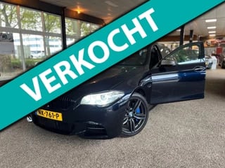 Hoofdafbeelding BMW M5 BMW 5-serie Touring M550XD| M5 XDrive| 381PK| AUT| DISTRONIC|PANO| SOFT CLOSE| 360 CAM| HEAD UP| MEMORY| NIGHT PAKKET| EYE CATCHER