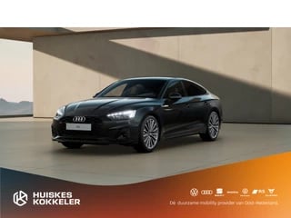 Hoofdafbeelding Audi A5 Audi A5 Sportback 35 TFSI S edition Competition | Glazen Panoramadak | Afgevlakt Stuurwiel | Assistentiepakket Parking | Stoelverwarming voor en achter | Verwarmbare voorruit