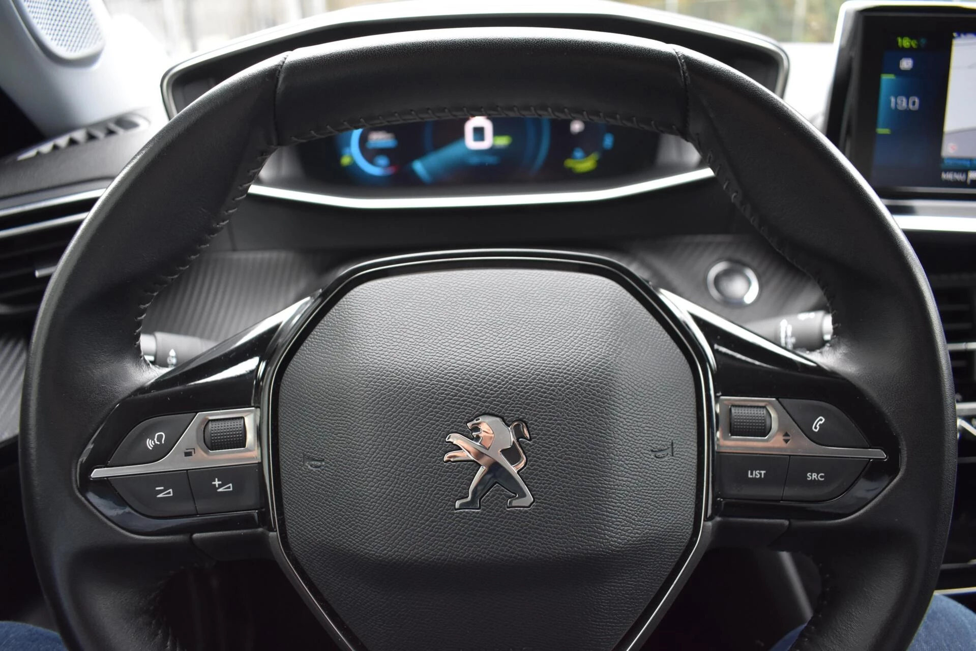 Hoofdafbeelding Peugeot e-2008