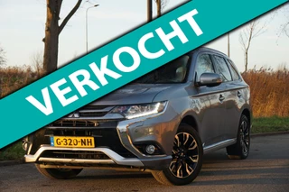 Hoofdafbeelding Mitsubishi Outlander Mitsubishi Outlander 2.0 PHEV Premium - Titanium Grey - Leder/Alcantara - Carplay - Trekhaak