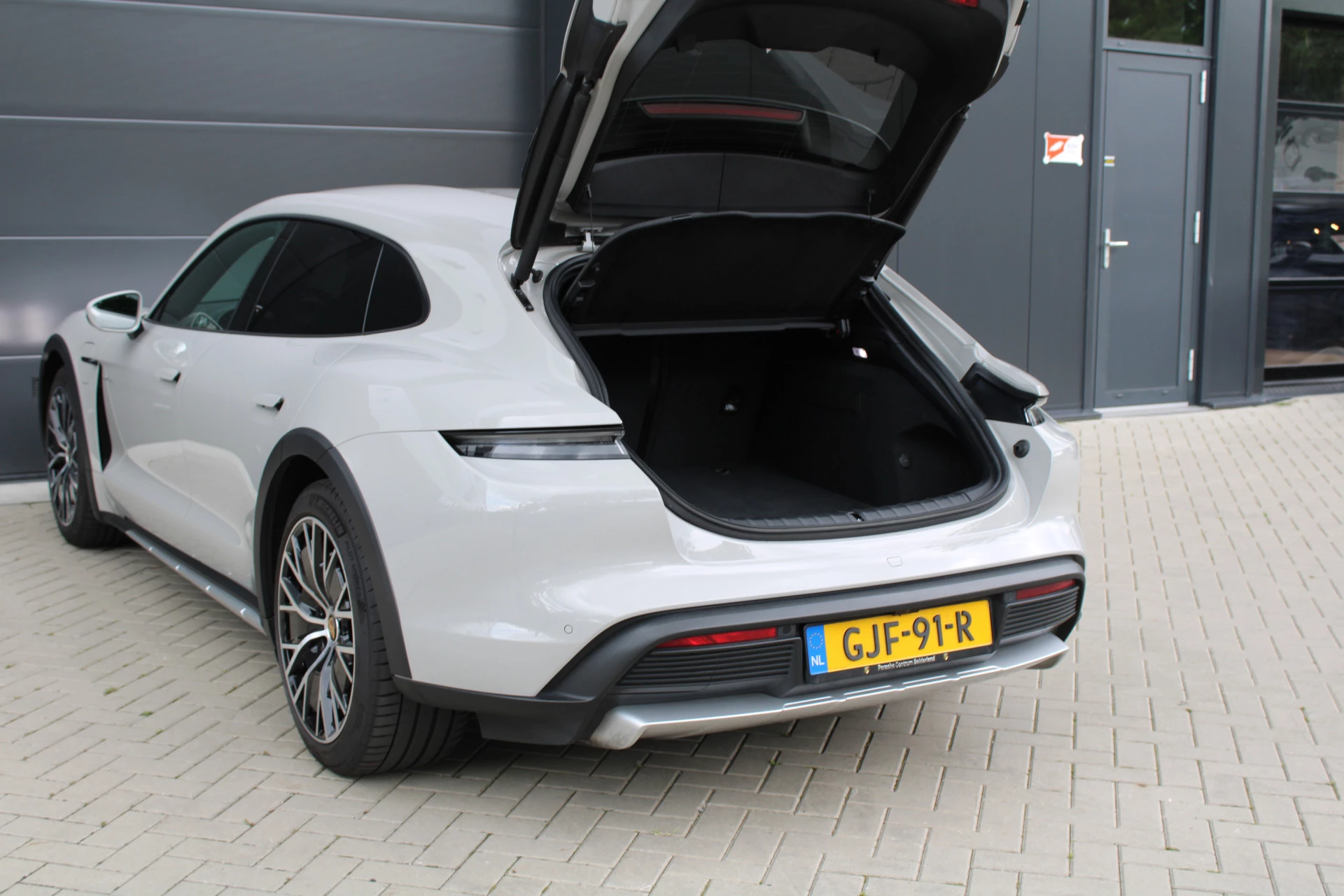 Hoofdafbeelding Porsche Taycan