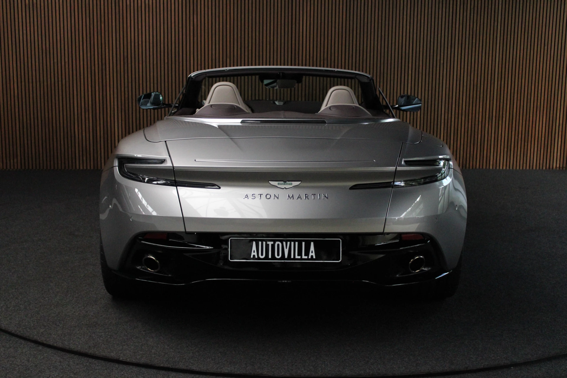 Hoofdafbeelding Aston Martin V8 Volante