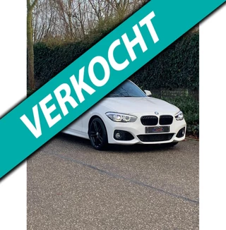 Hoofdafbeelding BMW 1 Serie BMW 1-serie Edition M Sport Shadow Executive Trekhaak 18 inch 100% onderhouden LCI Black paneel cluster Automaat NEW APK Rijklaar