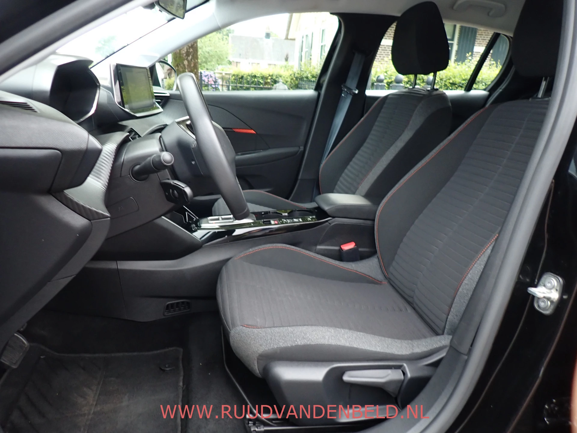 Hoofdafbeelding Peugeot e-208