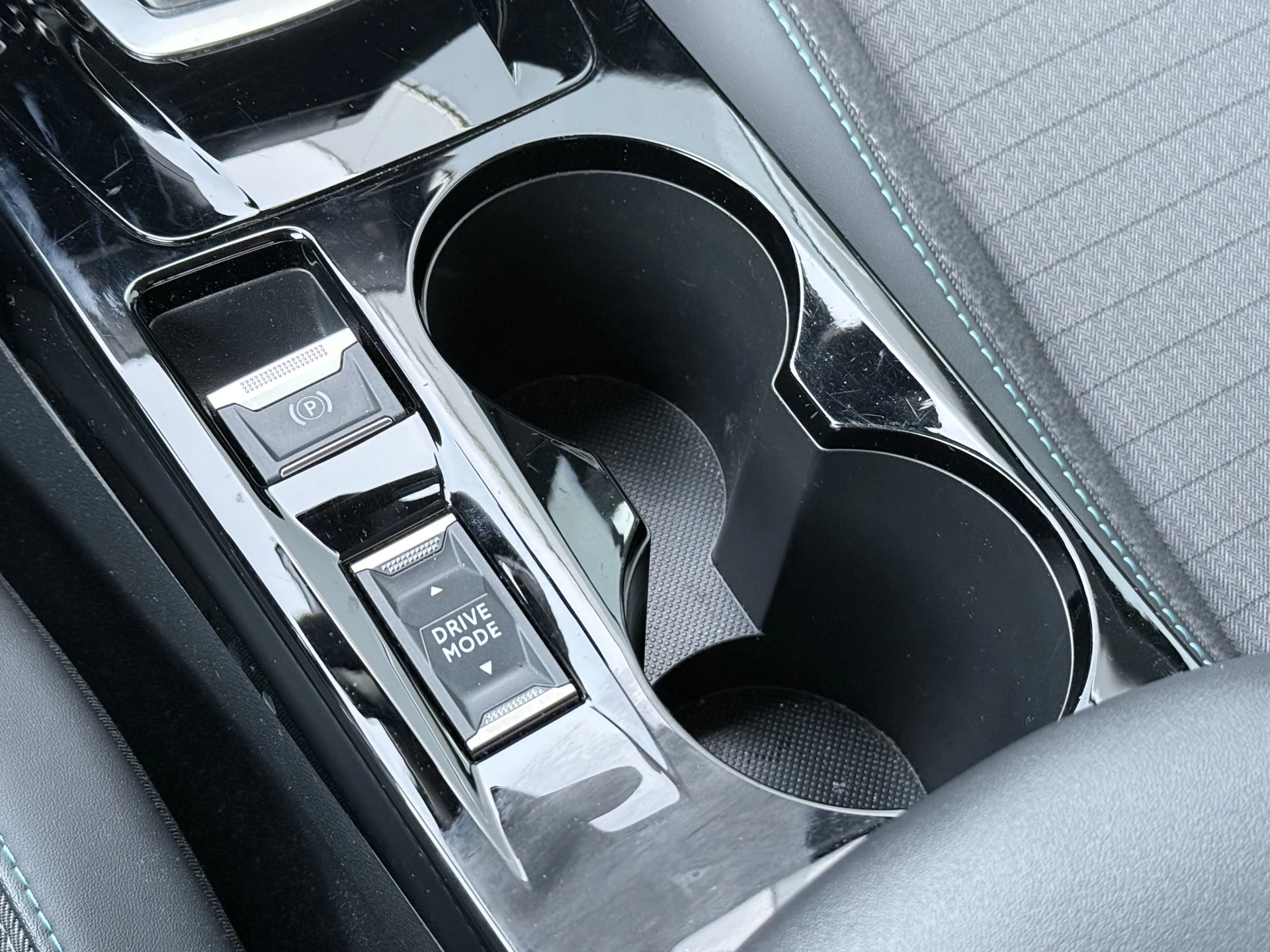 Hoofdafbeelding Peugeot e-208