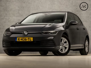 Volkswagen Golf 1.0 eTSI Sport Automaat (APPLE CARPLAY, GROOT NAVI, STUUR/STOELVERWARMING, SFEERVERLICHTING, PARKEERSENSOREN, SPORTSTOELEN, GETINT GLAS, ADAPTIVE CRUISE, LED KOPLAMPEN, NIEUWSTAAT)