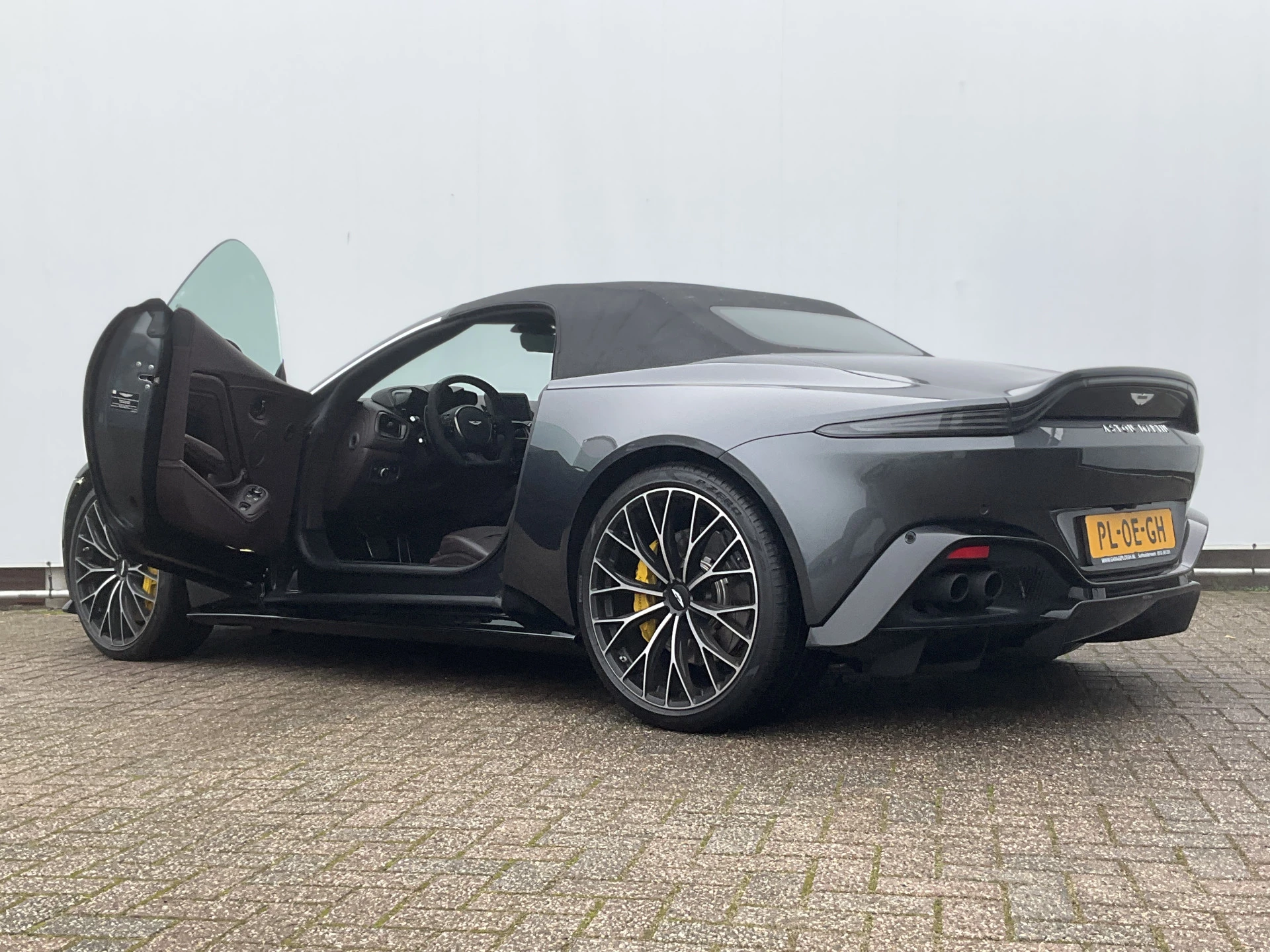 Hoofdafbeelding Aston Martin V8 Vantage