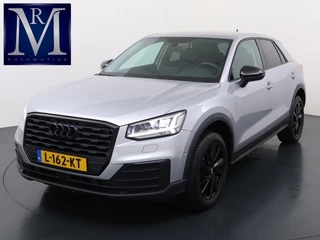 Audi Q2 35 TFSI S Edition VAN: €26.900,-  VOOR: €23.877,- UW EINDEJAARSVOORDEEL: €3.023 | AUT.| DIG. DASH| STOELVERWARMING| LEER| ELEKTRISCHE ACHTERKLEP| TREKHAAK|