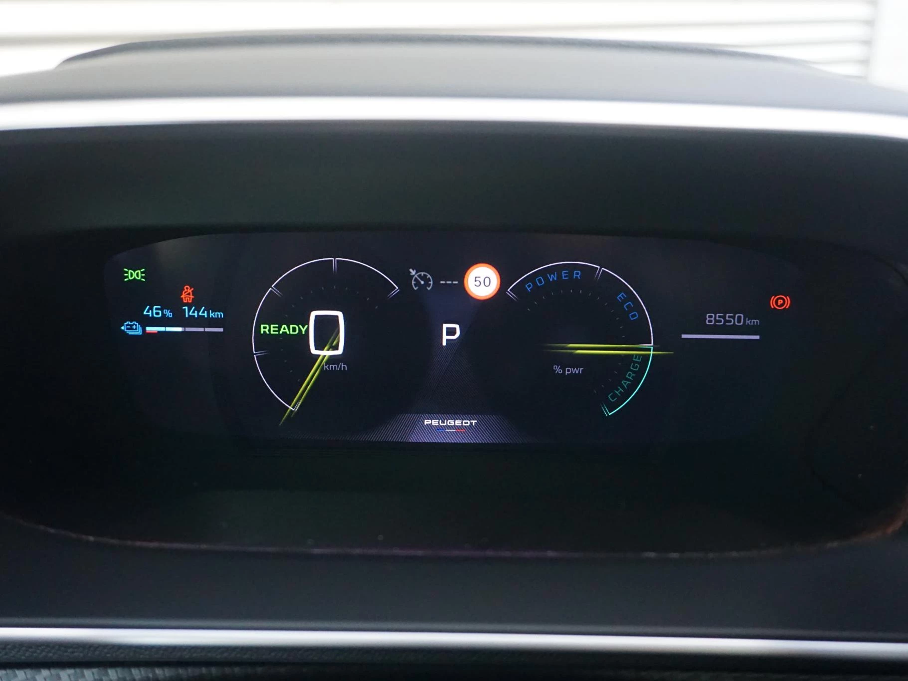 Hoofdafbeelding Peugeot e-2008