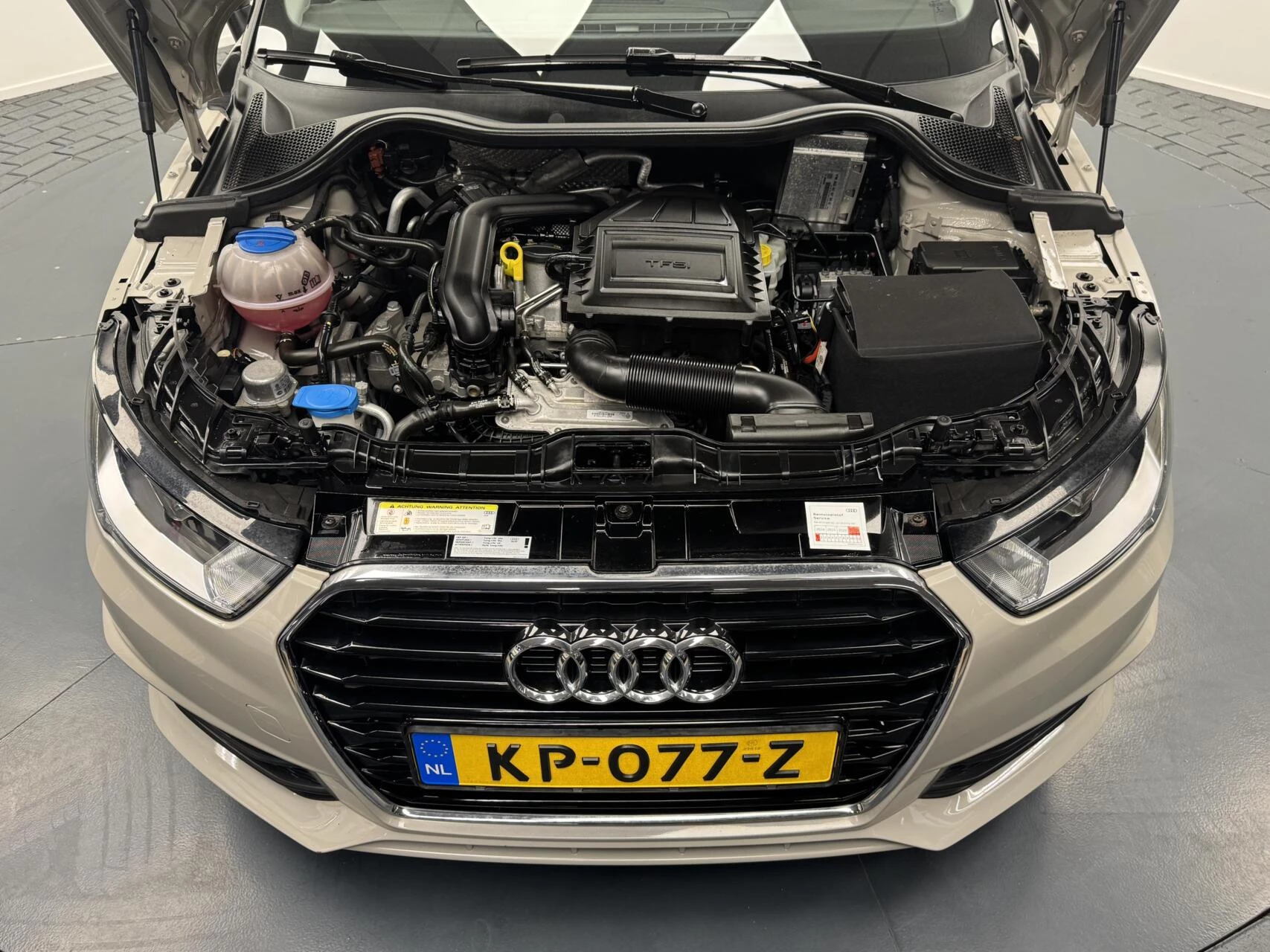 Hoofdafbeelding Audi 1.0 TFSi S-Line Airco-Navigatie-Cr.contr-Lm17''velgen