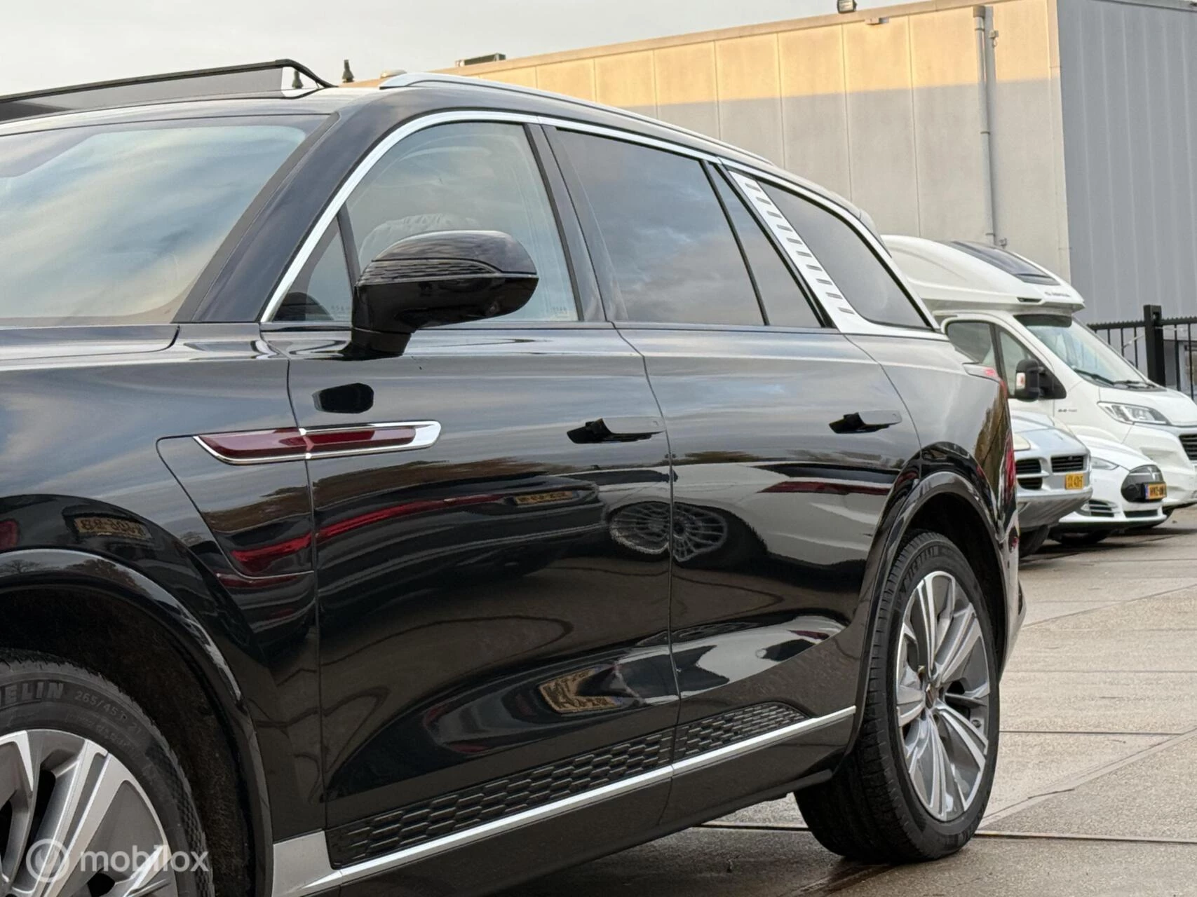 Hoofdafbeelding Hongqi E-HS9