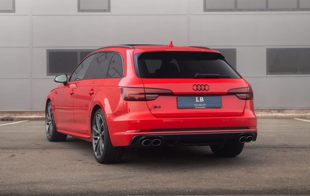 Hoofdafbeelding Audi S4