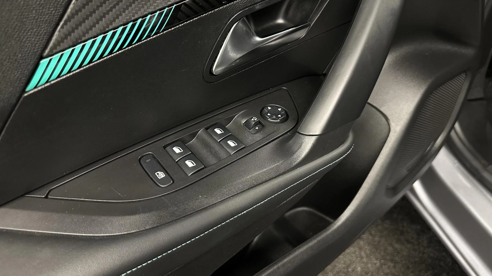 Hoofdafbeelding Peugeot e-2008